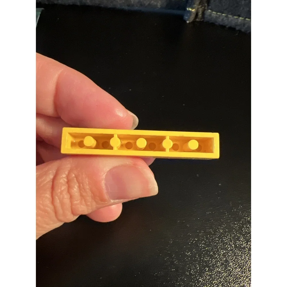 VTG 1970s LEGO Yellow Brick 1 x 6 with Black Car Grille 710 730 382 565 #3009p01